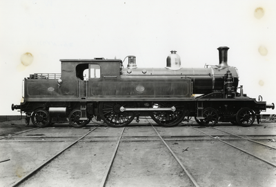 808471 Afbeelding van de fabrieksnieuwe stoomlocomotief nr. 801 (serie 801-805 van de H.S.M.N.B. Dit locomotieftype is ...